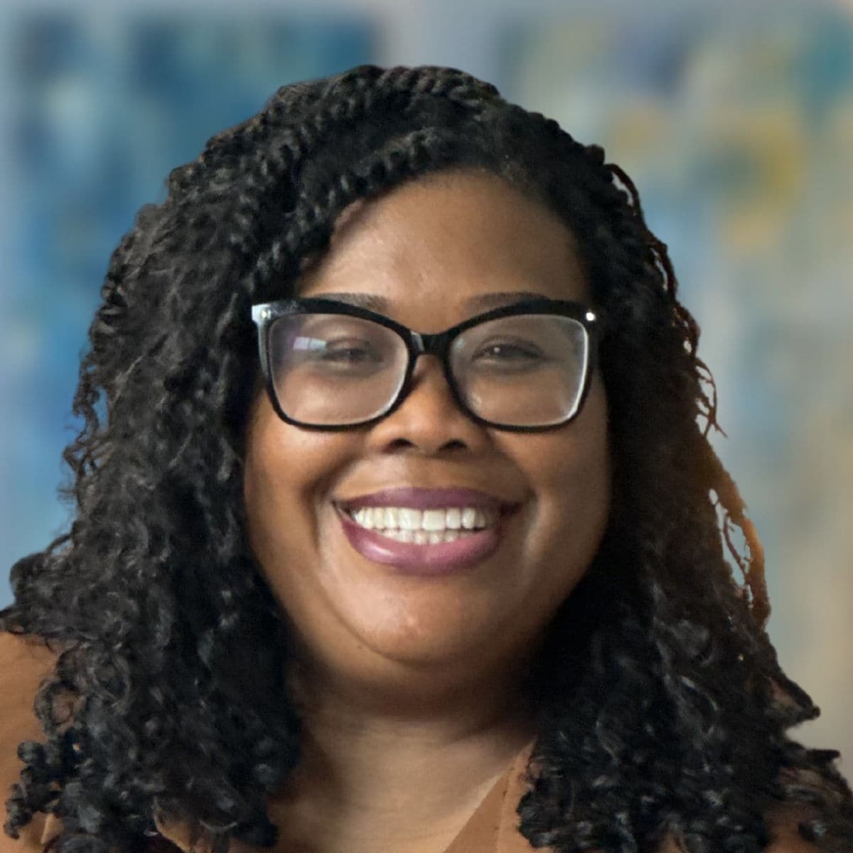 Traci Gordon, intern therapist specializing in burnout and overthinking, smiling in a professional headshot.